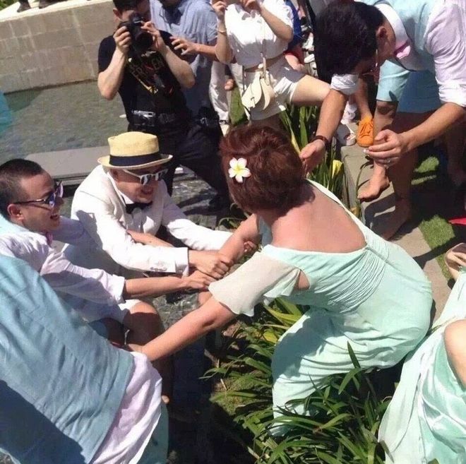 天顺娱乐主管：包贝尔出轨背后：被当作婚姻里假想敌的女孩们最无辜